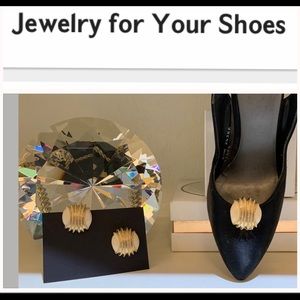 Cream/Gold Shoe Clip Jewelry GCN2